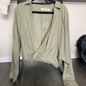 Long Sleeve green low neck twist shirt